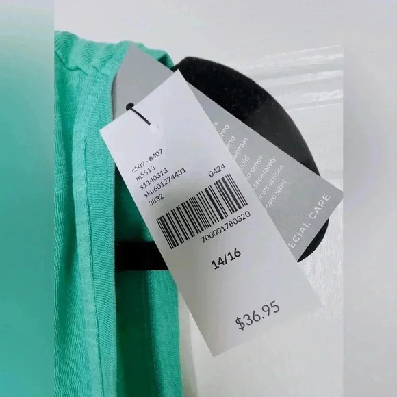 ⭐️ NWT Lane Bryant Scoop Neck Tank, Size 14/16, Emerald - Picture 5 of 7